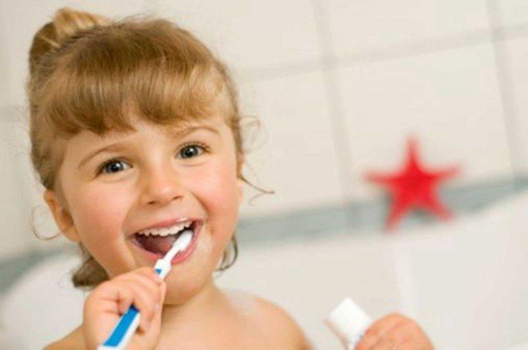children brush teeth